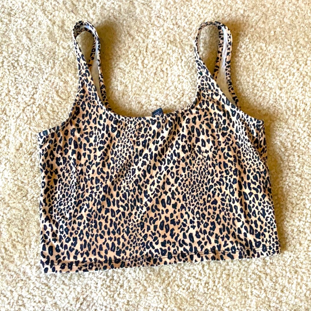 Super cute cropped tank cheetah